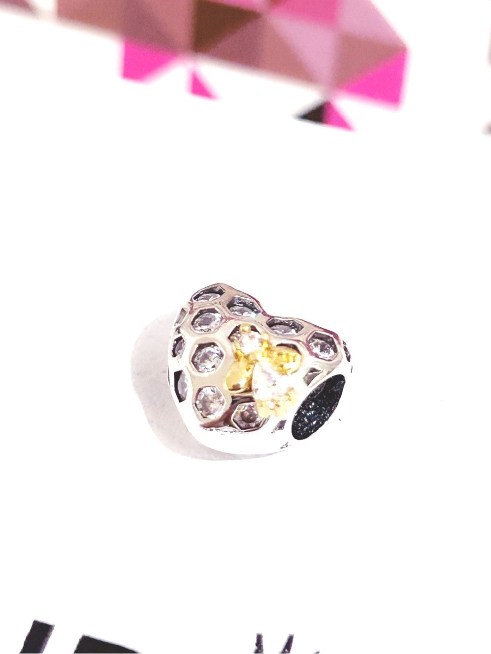 PANDORA Bridgerton Honeycomb & Bee Heart Charm w/box - Picture 2 of 8